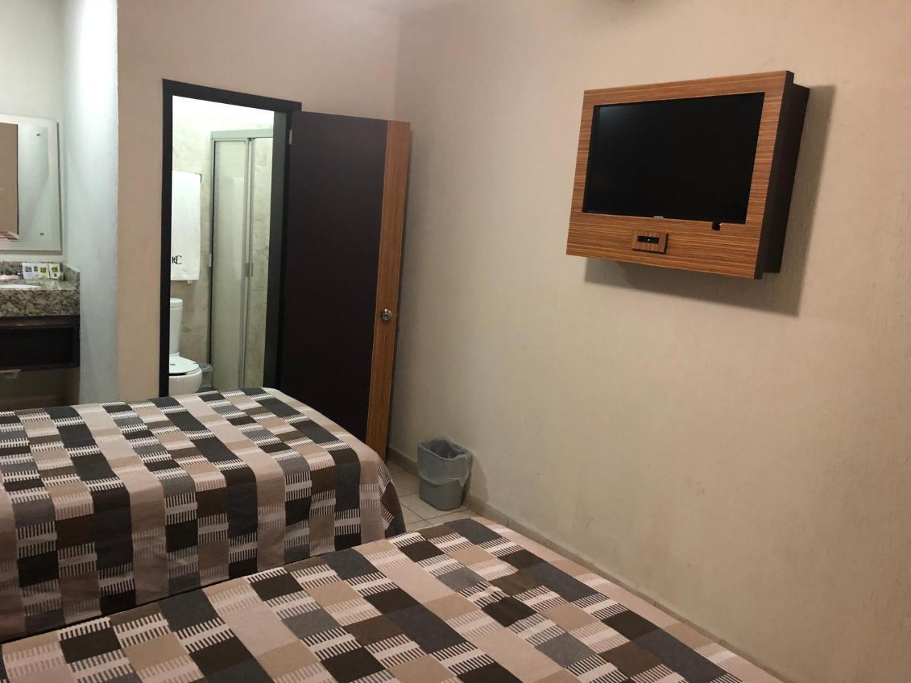 Hotel Del Carmen Леон Экстерьер фото